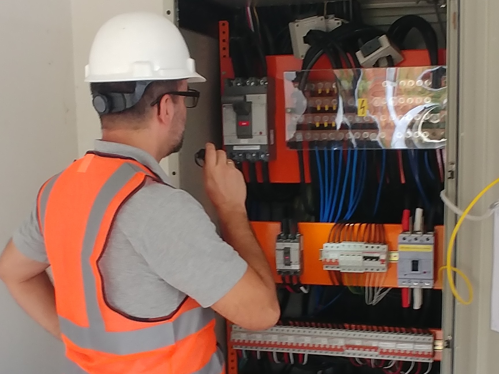 La importancia de la fiscalización de proyectos eléctricos. en Paraguay